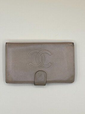 CHANEL Beige Caviar Leather CC Logo French Purse Wallet Kisslock Serial 8795301